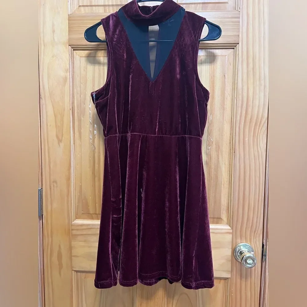 Love by Chelsey size XL burgundy velvet mini dress